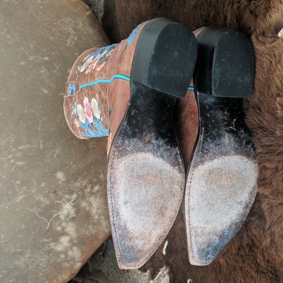 MACIE BEAN Rose Garden distressed leather floral embroidered cowgirl boots sz 8 - Picture 13 of 16